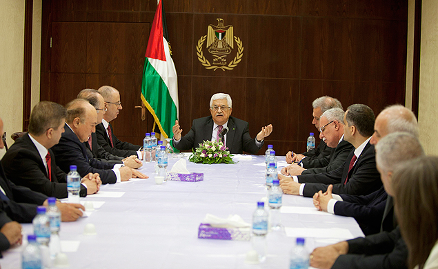 Presidente da ANP, Mahmoud Abbas, participa de reunio com ministros do governo de unidade em Ramallah