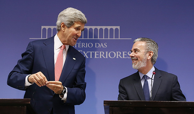 O Secretário de Estado dos Estados Unidos, John Kerry, e o ex-ministro Antonio Patriota