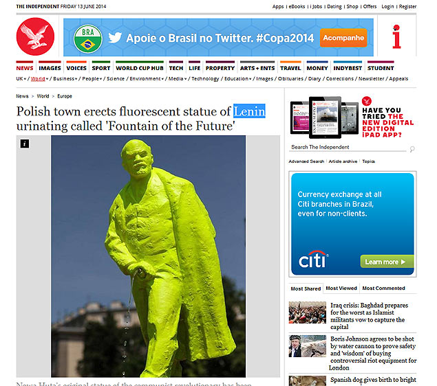 Reproduo do site do jornal britnico "Independent" mostra a nova esttua fluorescente e urinando de Lnin