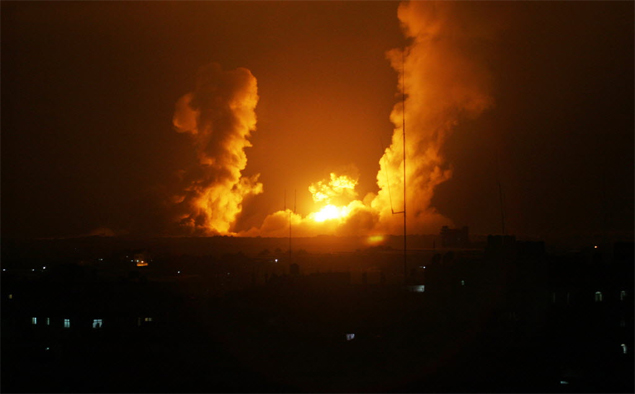 Israel bombardeia alvos na Faixa de Gaza após as autoridades encontrarem corpos de 3 jovens israelenses sequestrados na Cisjordânia