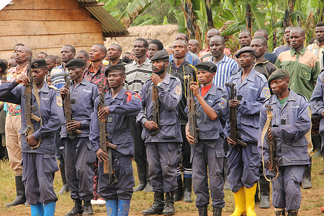 Foras congolesas em frente aos guerrilheiros ruandeses que ofeream trgua, em Kigogo