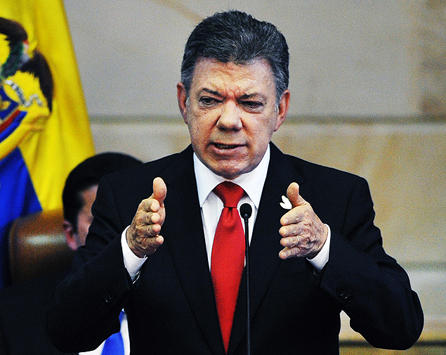 Presidente colombiano, Juan Manuel Santos, discursa no Congresso com parlamentares recm-eleitos