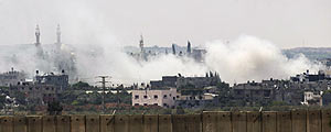 Colunas de fumaça vistas em Gaza após bombardeio de Israel (Baz Ratner/Reuters) Colunas de fumaça vistas em Gaza após bombardeio de Israel (Baz Ratner/Reuters)