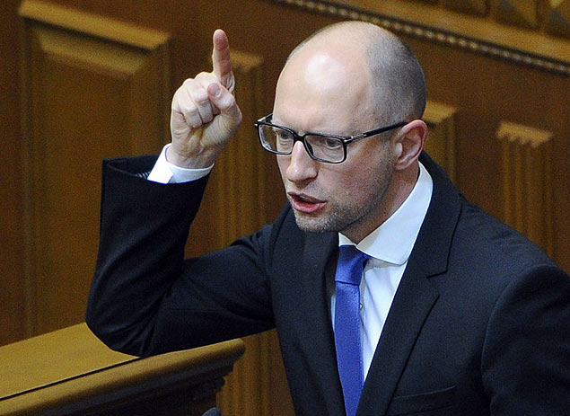 Em discurso no Parlamento ucraniano, o primeiro-ministro Arseni Yatseniuk anunciou sua renncia