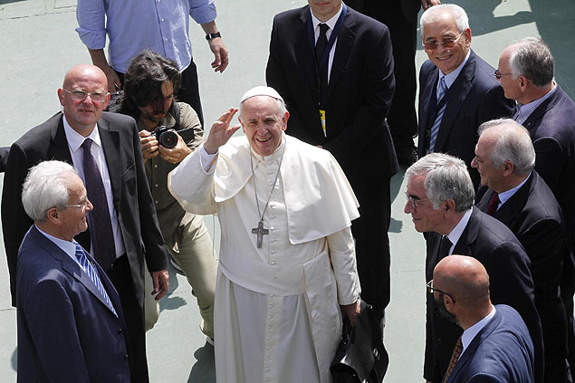 Papa Francisco em sua chegada à Caserta para se reunir com amigo protestante