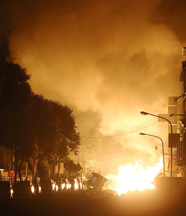 Exploso atinge via da cidade de Kaohsiung, em Taiwan