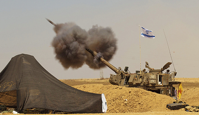 Tanque israelense dispara em direo  faixa de Gaza durante reao ao ataque palestino em Rafah