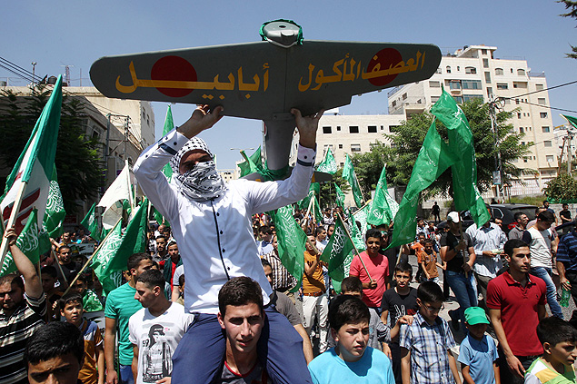 Apoiadores do Hamas em manifestao; movimento recusa mudanas "unilaterais" no governo de unidade