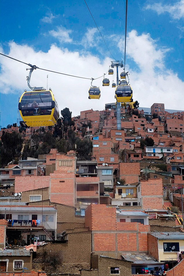 Telefrico construdo pelo governo de Evo Morales entre La Paz, capital boliviana, e El Alto