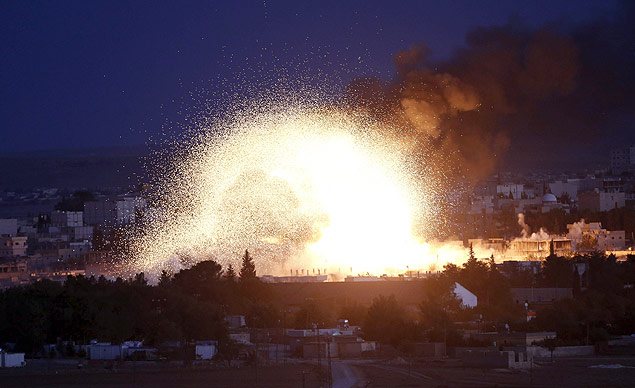 Exploso causada por bombardeio da coalizo liderada pelos EUA em Kobani