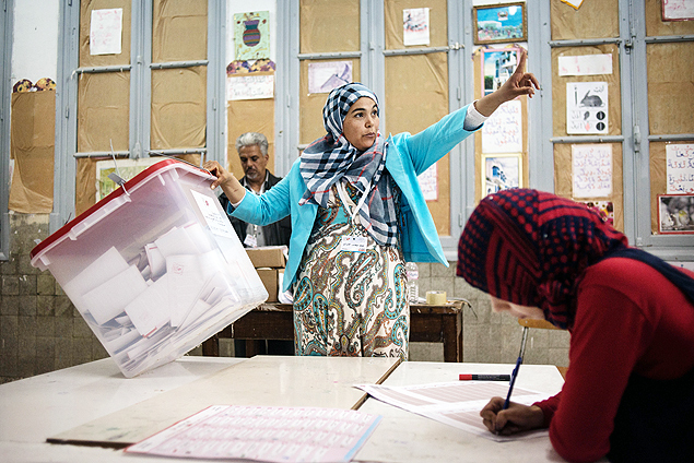Tunisianas se preparam para começar contagem de votos na capital, Túnis