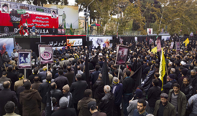 Iranianos comemoram o 35 aniversrio de tomada de embaixada americana em Teer, no Ir