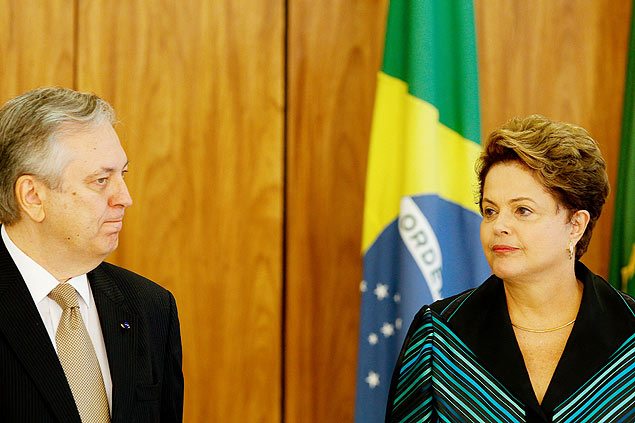 Presidente Dilma Rousseff e chanceler Luiz Figueiredo durante cerimnia de entrega de credenciais