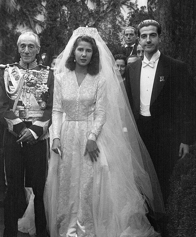 Duquesa de Alba no dia de seu casamento com Luis Martnez de Irujo y Artacoz na Catedral de Sevilha