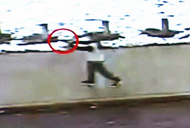 Vdeo da polcia mostra Tamir Rice brincando com a arma de brinquedo no parque de Cleveland, nos EUA