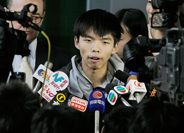 Prominent Hong Kong student protest leader Joshua Wong talks to reporters outside a court in Hong Kong Thursday, Nov. 27, 2014. Wong and other democracy protesters were arrested during a police operation to remove barricades from a protest camp in the unruly Mong Kok district. Wong was given bail and his case adjourned until January 14. (AP Photo/Vincent Yu) ORG XMIT: XVY108