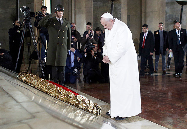 Papa Francisco visita mausolu de Mustafa Ataturk, em Ancara, capital da Turquia