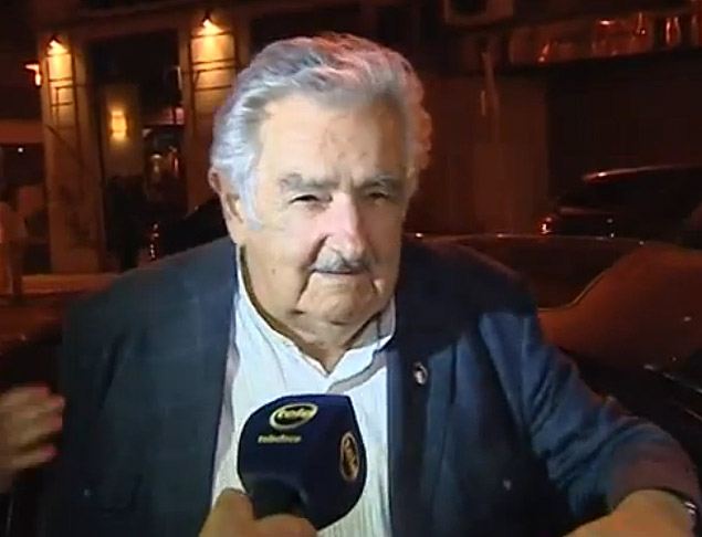 Presidente do Uruguai, Jos Mujica, conversa com reprteres
