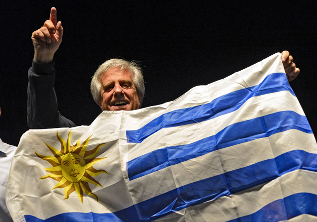 Tabar Vzquez, candidato da Frente Ampla, que deve vencer a eleio no Uruguai neste domingo (30)