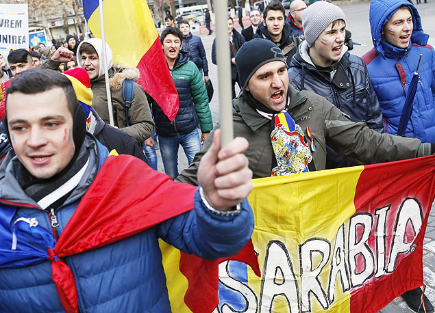 Estudantes participam de marcha pela reunificao da Moldova com a Romnia em Chisinau