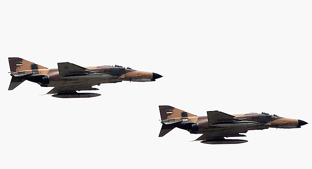 Caas F-4 Phantom voam sobre Teer em 2010; EUA disse que foram usados para atacar EI