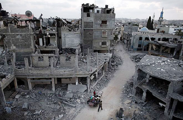 Prédios destruídos em Gaza, meses após a mais recente ofensiva de Israel