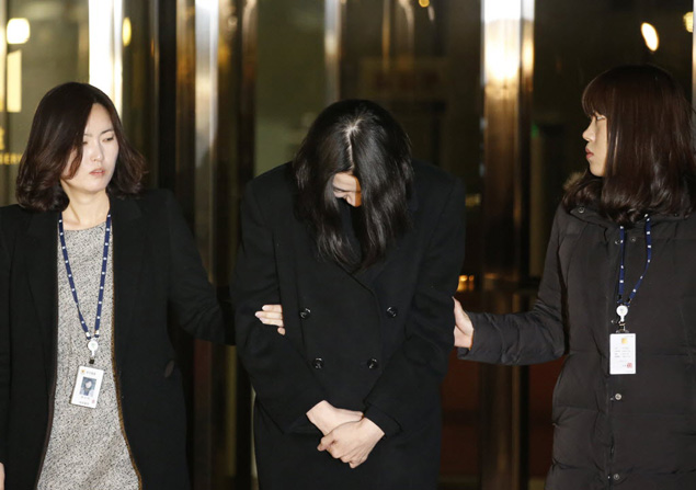 Cho-Hyun-ah, ex-vice-presidente da KoreanAir  presa devido ao 'caso das nozes