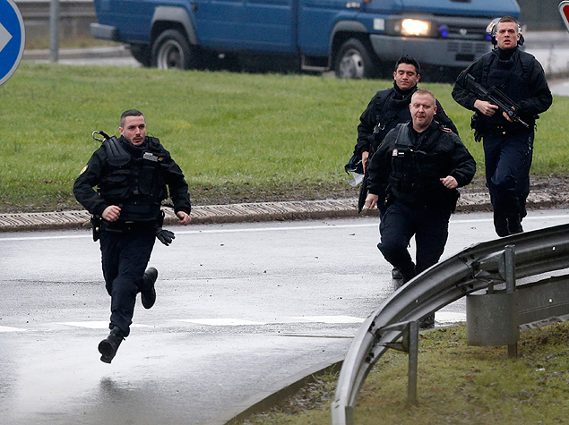Polcia francesa cerca empresa em Dammartin-en-Gole, onde os suspeitos do atentado de Paris estariam com refns
