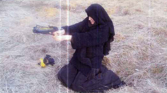 Hayat em campo de treinamento de jihadistas em Cantal, na Frana, em foto divulgada pelo "Le Monde" 