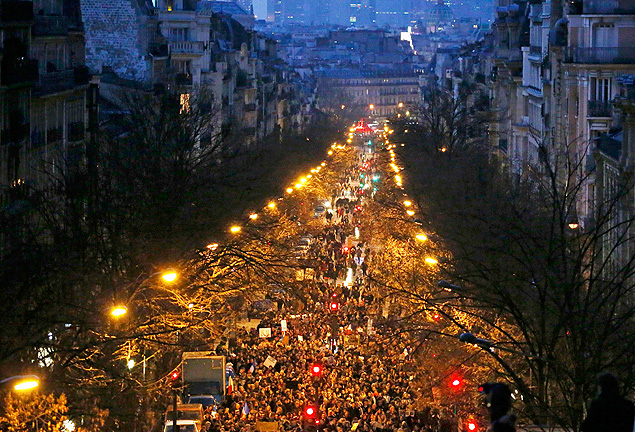 Milhes de franceses vo s ruas no domingo (11) aps semana de ataques terroristas em Paris 