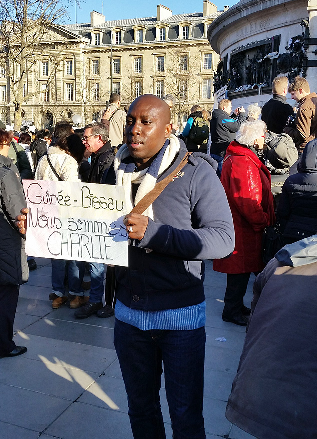 Emanuel, que trabalha h dois anos na Frana, participa de marcha em Paris 