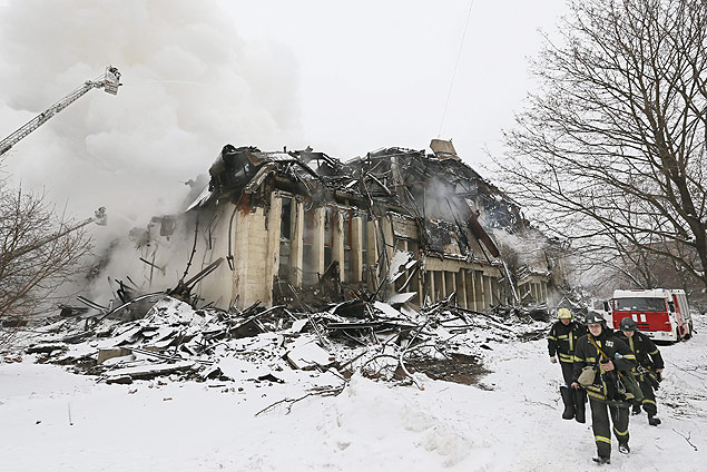Bombeiros apagam fogo na quarta maior biblioteca da Rssia; obras raras teriam sido salvas