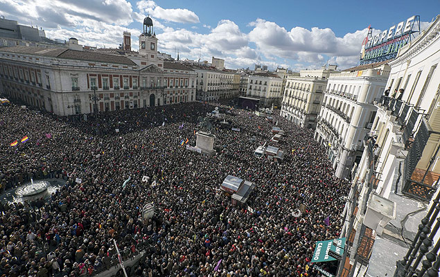 Manifestantes se renem na Porta do Sol durante a 'Marcha pela Mudana', planejada pelo Podemos
