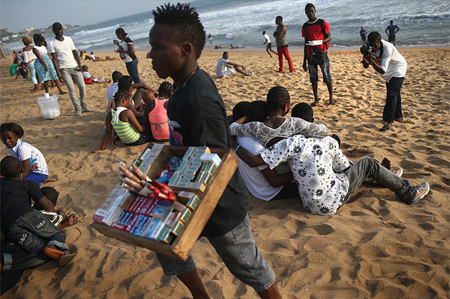 Praia de Monrvia, na Libria; aos poucos, pas volta  normalidade aps surto de ebola
