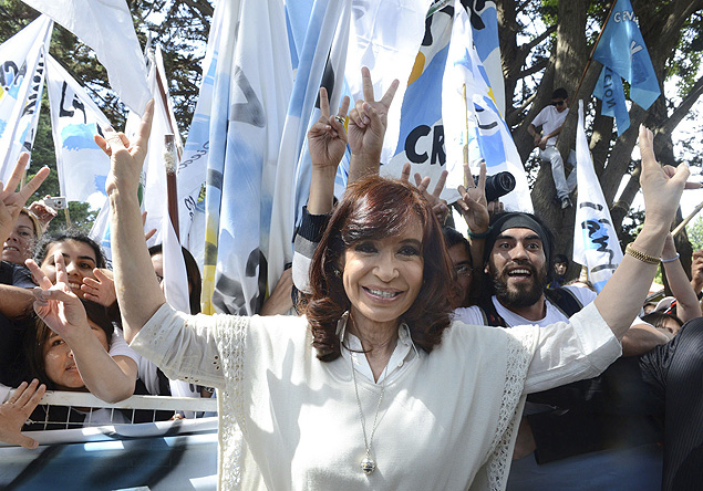 Cristina participa de evento em El Calafate, reduto dos Kirchner na Patagnia, no domingo (15) 