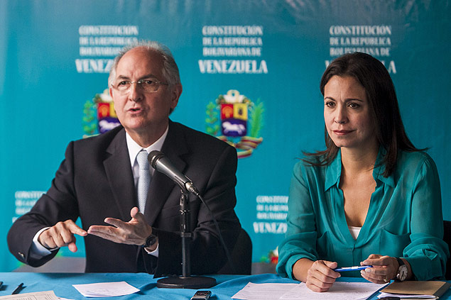 Prefeito de Caracas, Antonio Ledezma, d coletiva com ex-deputada Mara Corina Machado em fevereiro