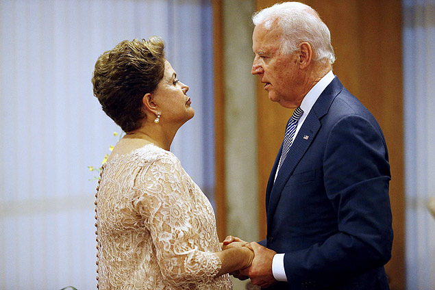 Dilma e Biden na posse da presidente; gripe faz americano cancelar ida ao Uruguai, onde se reuniriam