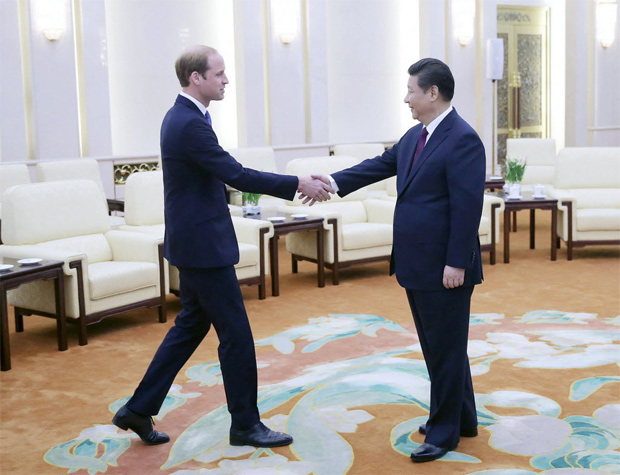 Prncipe William se rene com Xi Jinping no incio de sua visita  China 