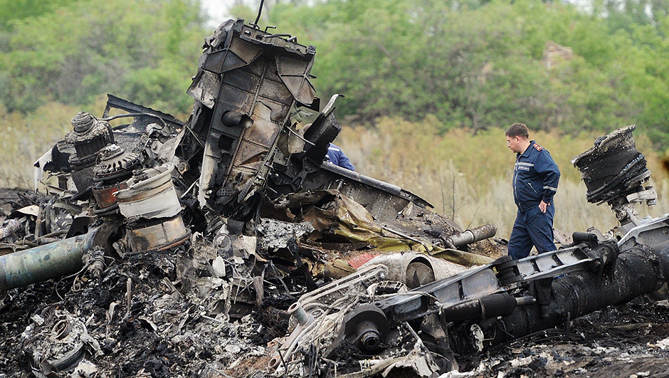 Destroos do voo MH17 da Malaysian airline, que foi derrubado no leste ucraniano; 298 pessoas estavam a bordo e morreram