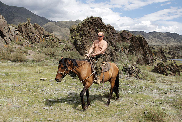 Ento premi, Vladimir Putin faz passeio a cavalo em Tuva, sul da Sibria, na Rssia, em agosto de 2009