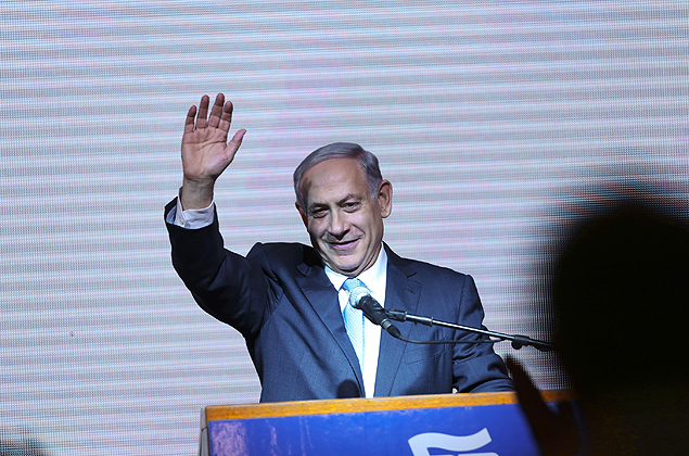 Benjamin Netanyahu acena para apoiadores antes das eleies em Israel 