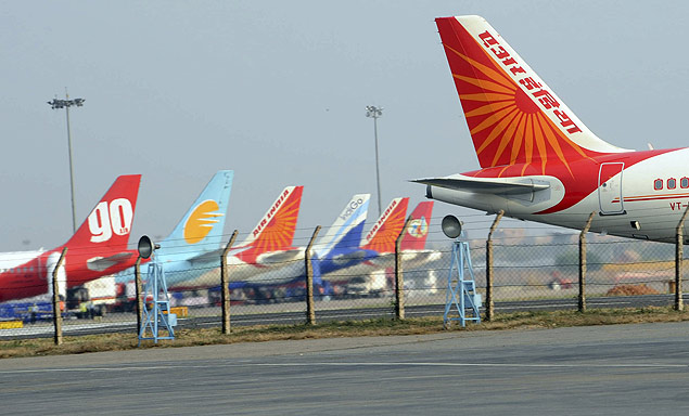 Foto mostra cauda de Airbus da Air India no aeroporto internacional Indira Gandhi em Nova Dli