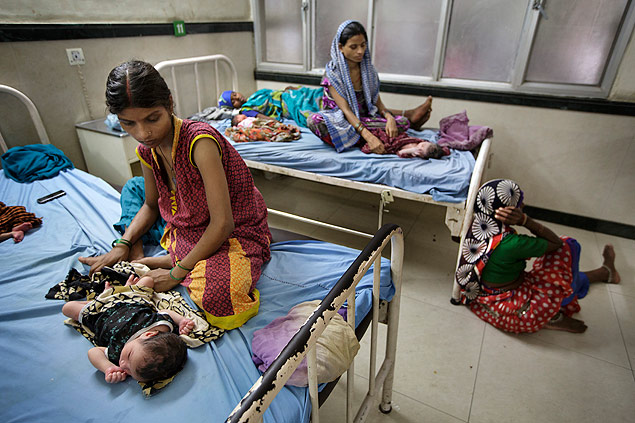 Mes e bebs recm-nascidos em hospital de Gurgaon, na ndia; subnutrio  altssima no pais
