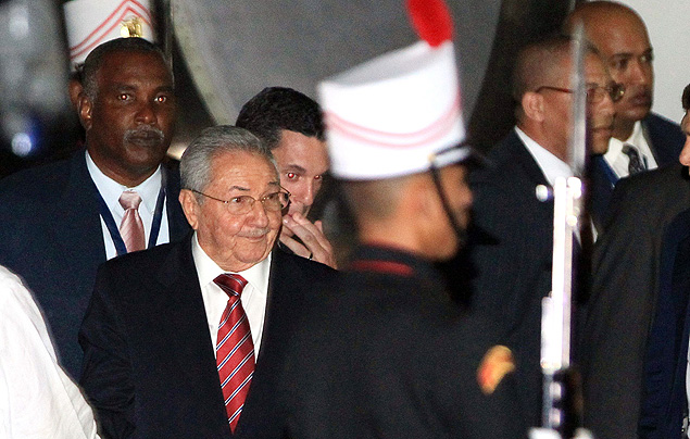 O ditador cubano Ral Castro chega ao Panam para a Cpula das Amricas