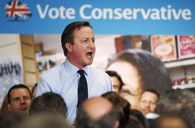 O premiê britânico e líder do Partido Conservador, David Cameron, faz discurso antes das eleições