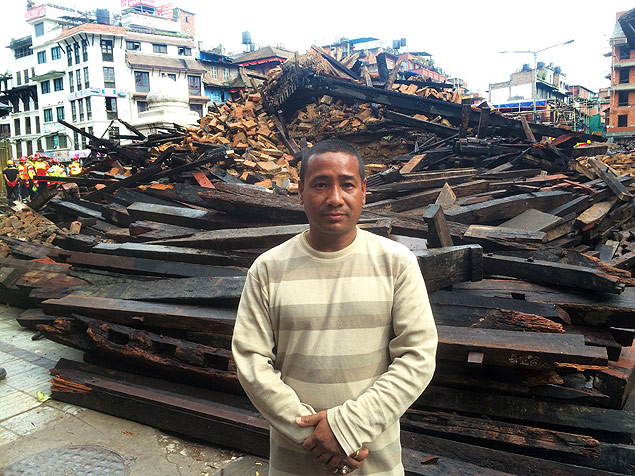 Comerciante Amulya Tamrakar, que sobreviveu ao terremoto no Nepal
