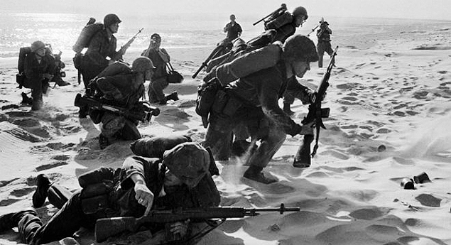 Soldados dos EUA no Vietnã em foto de 1965 