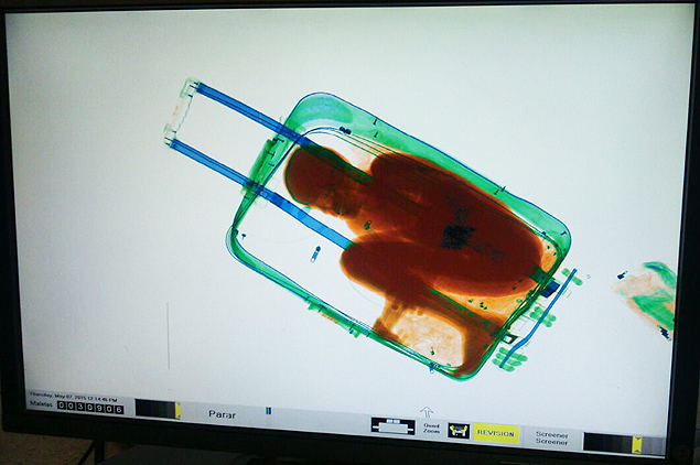 Foto da Guarda Civil mostra a tela do computador no momento em que passava a mala onde estava Abou