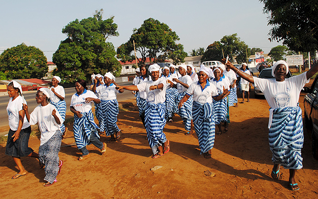 Guerreiras da oração' de comunidade cristã liberiana comemoram erradicação do ebola