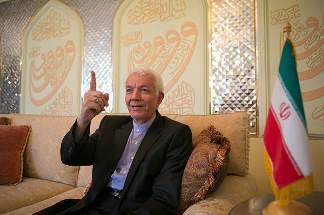 O embaixador iraniano no Brasil, Mohammad Ali Ghanezadeh, em sua residncia em Braslia
